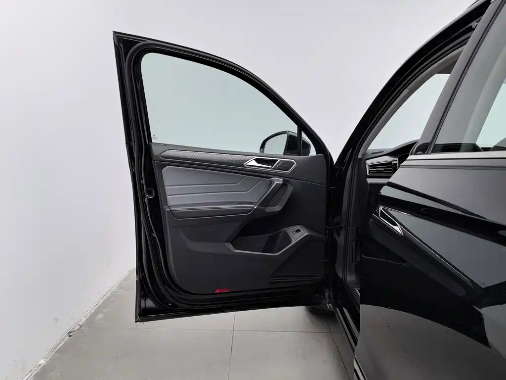 Volkswagen Tiguan L — миниатюра 8