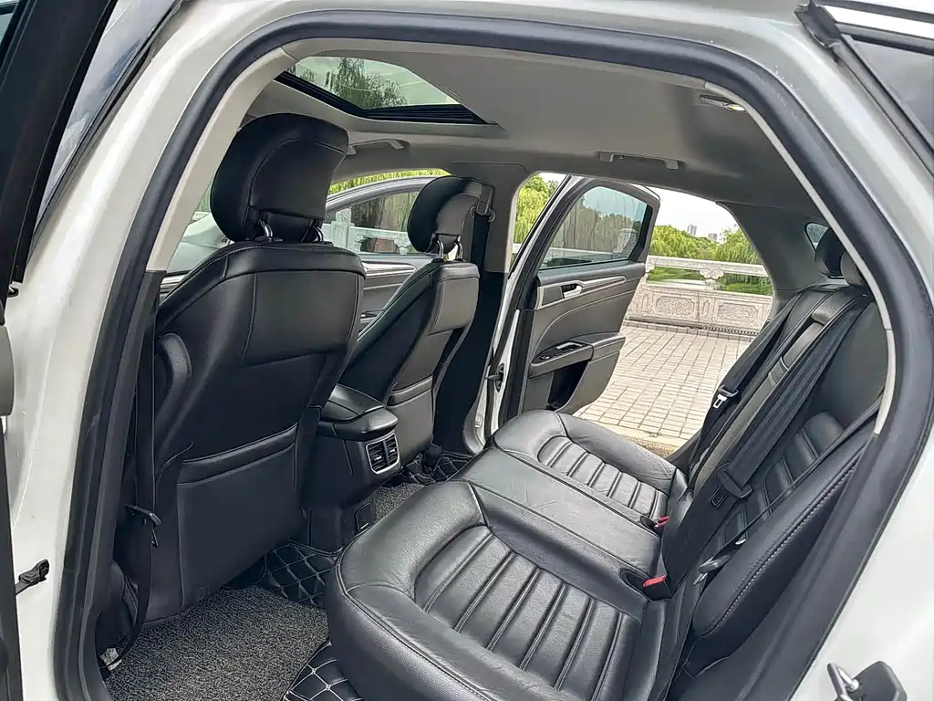 Ford Mondeo — миниатюра 11