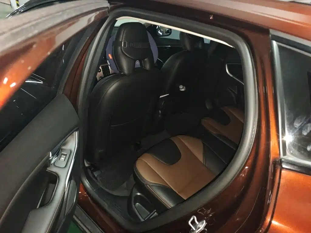 Volvo V40 — миниатюра 15