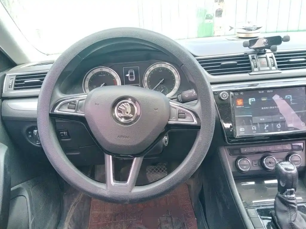 Skoda Superb — миниатюра 11