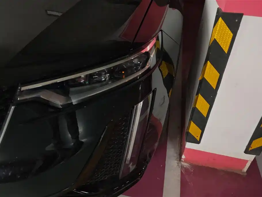 Cadillac XT6 2021 2.0T мест Luxury