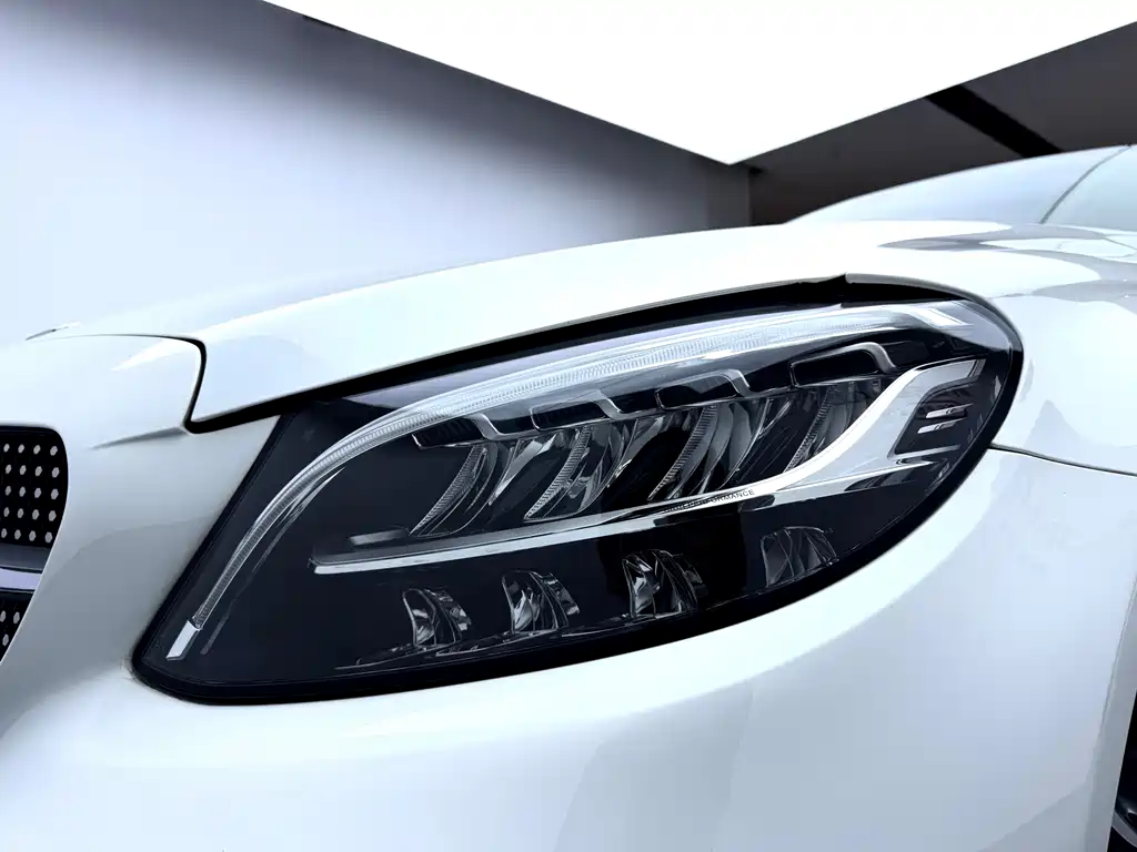 Mercedes-Benz C-Class — миниатюра 8