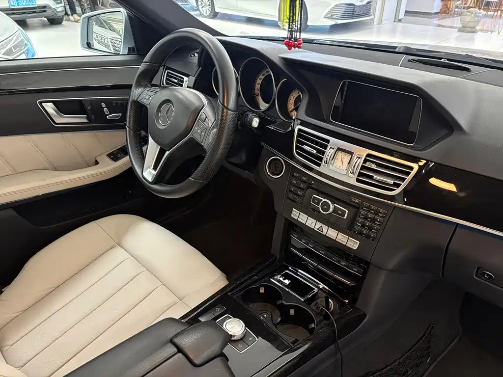 Mercedes-Benz E-Class — миниатюра 13