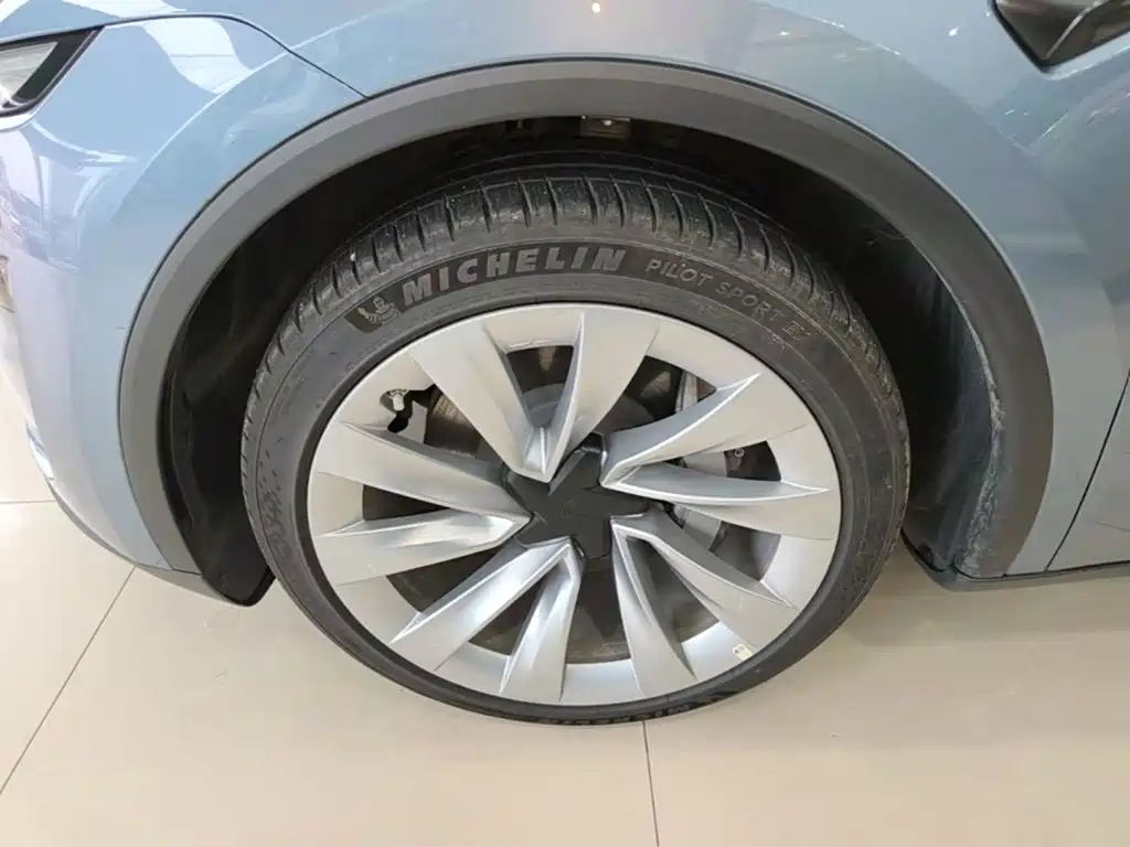 Tesla Model Y L — миниатюра 23