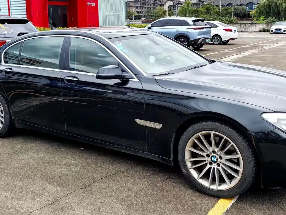 BMW 7 Series — миниатюра 2