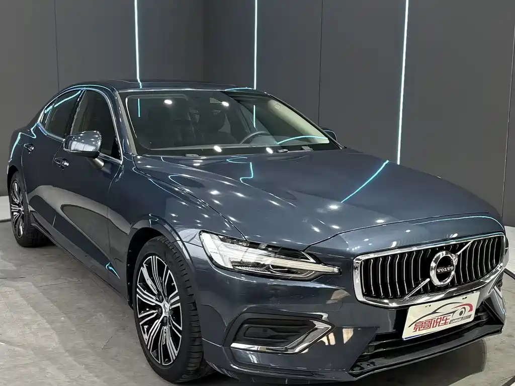Volvo S60 2022 B4 Luxury
