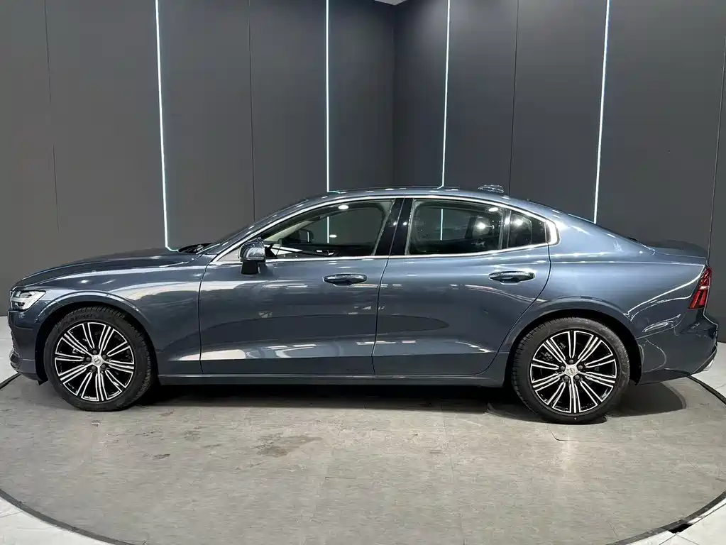 Volvo S60 2022 B4 Luxury