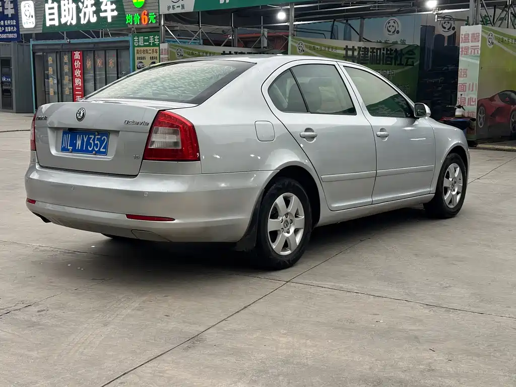 Skoda Octavia 2012 1.6L MT
