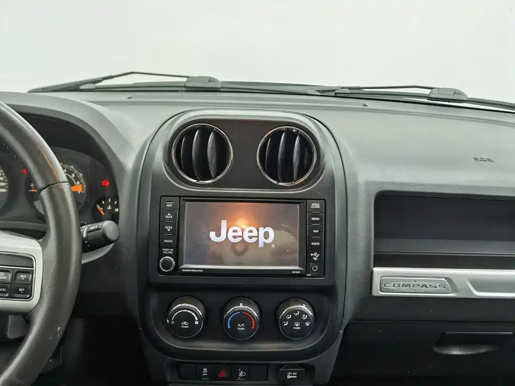 Jeep Compass (Import) — миниатюра 12