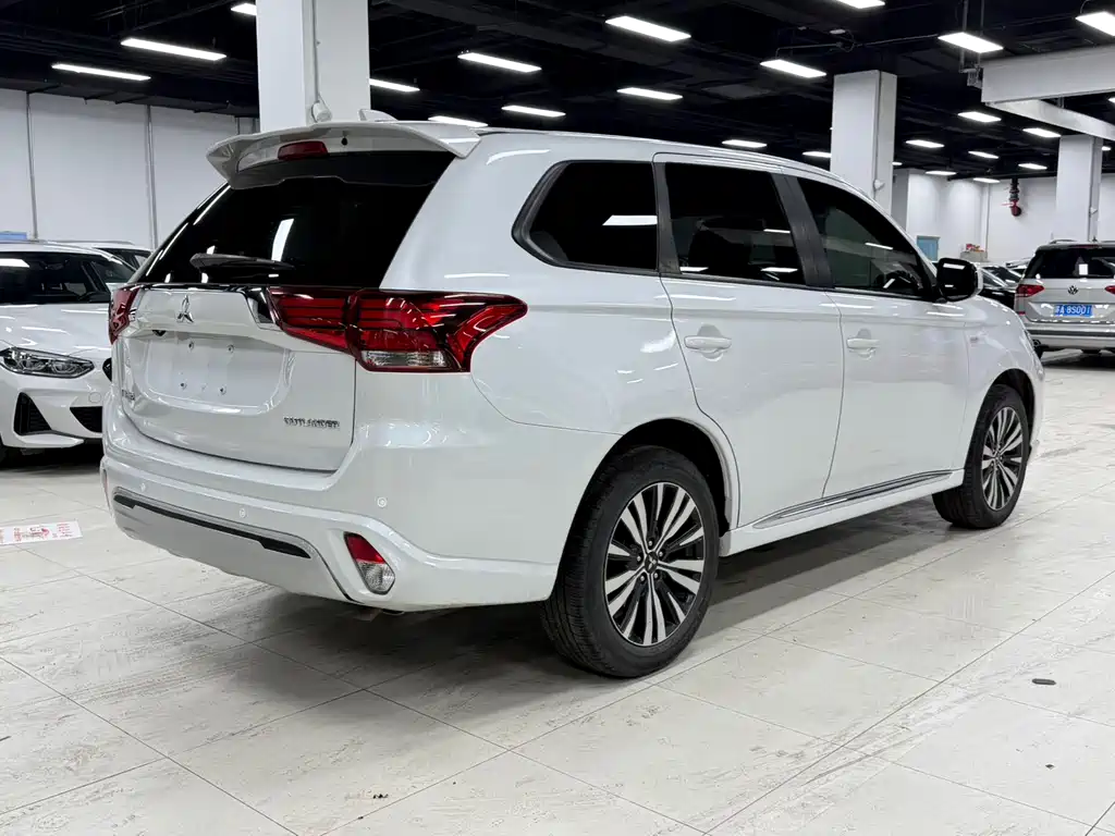 Mitsubishi Outlander 2021 2.0L 5 мест