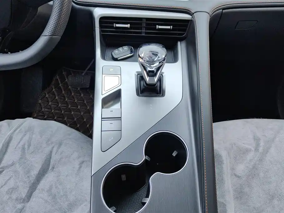 ROEWE RX5 NEW ENERGY