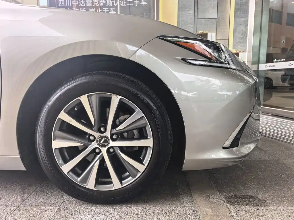 Lexus ES — миниатюра 7