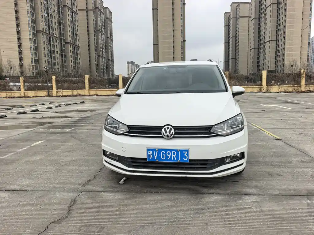 VOLKSWAGEN TOURAN