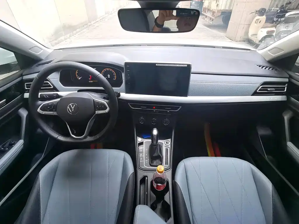 Volkswagen Lavida — миниатюра 5