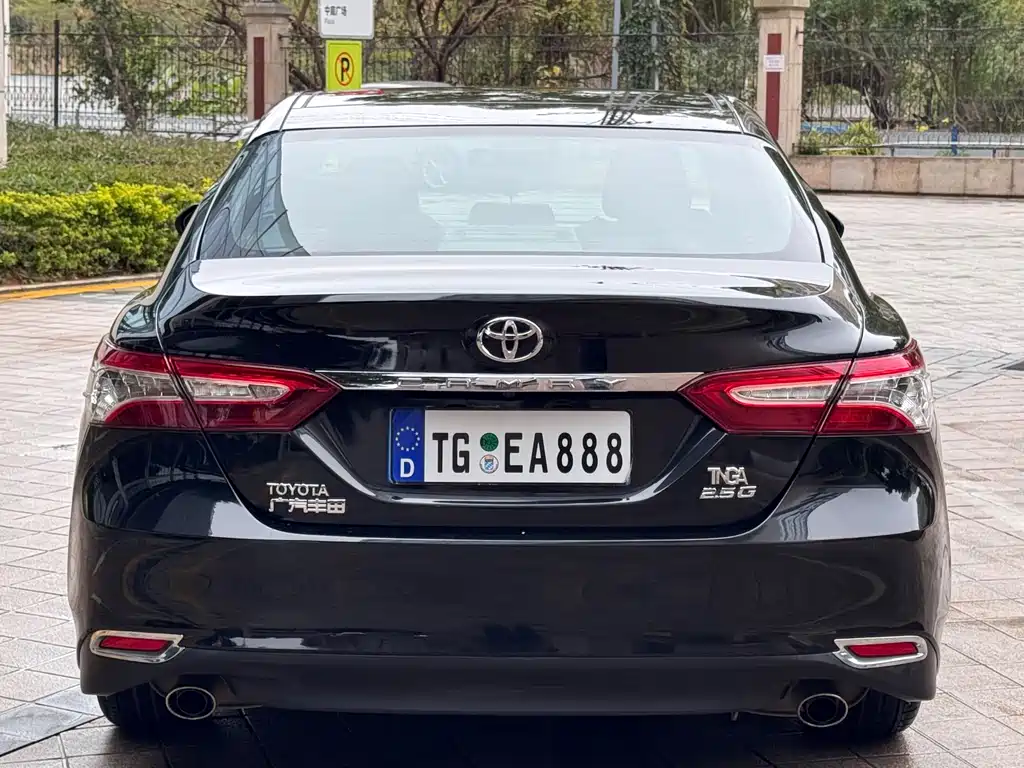 TOYOTA CAMRY