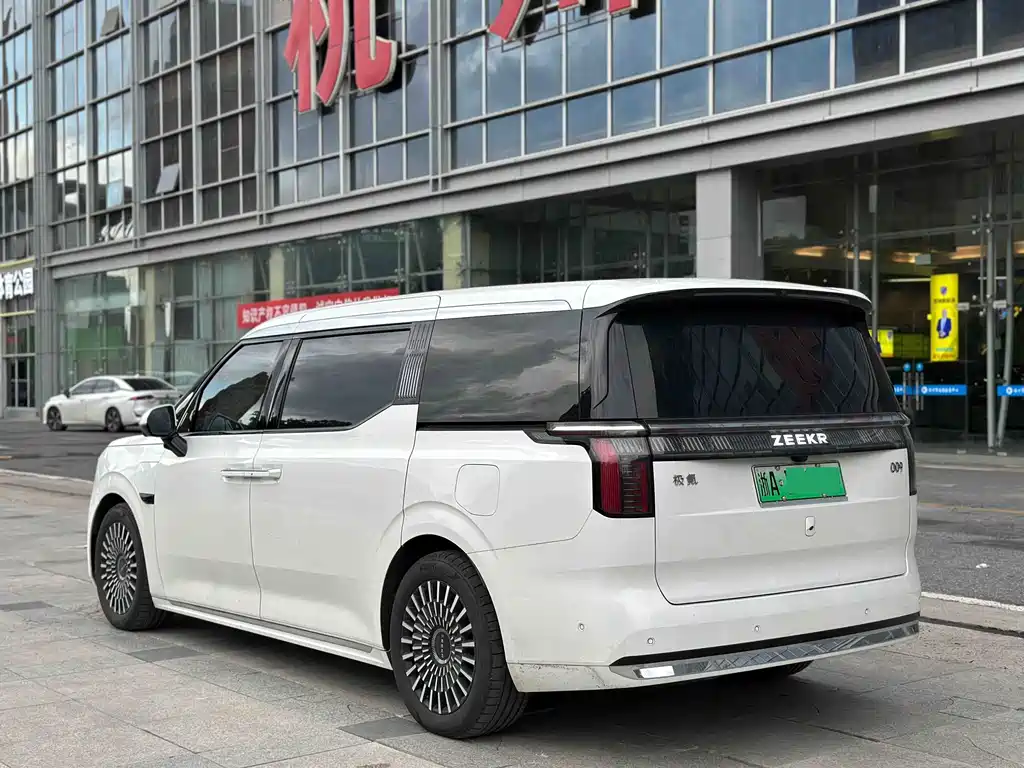 Zeekr 009 2024 мест Executive 108kWh