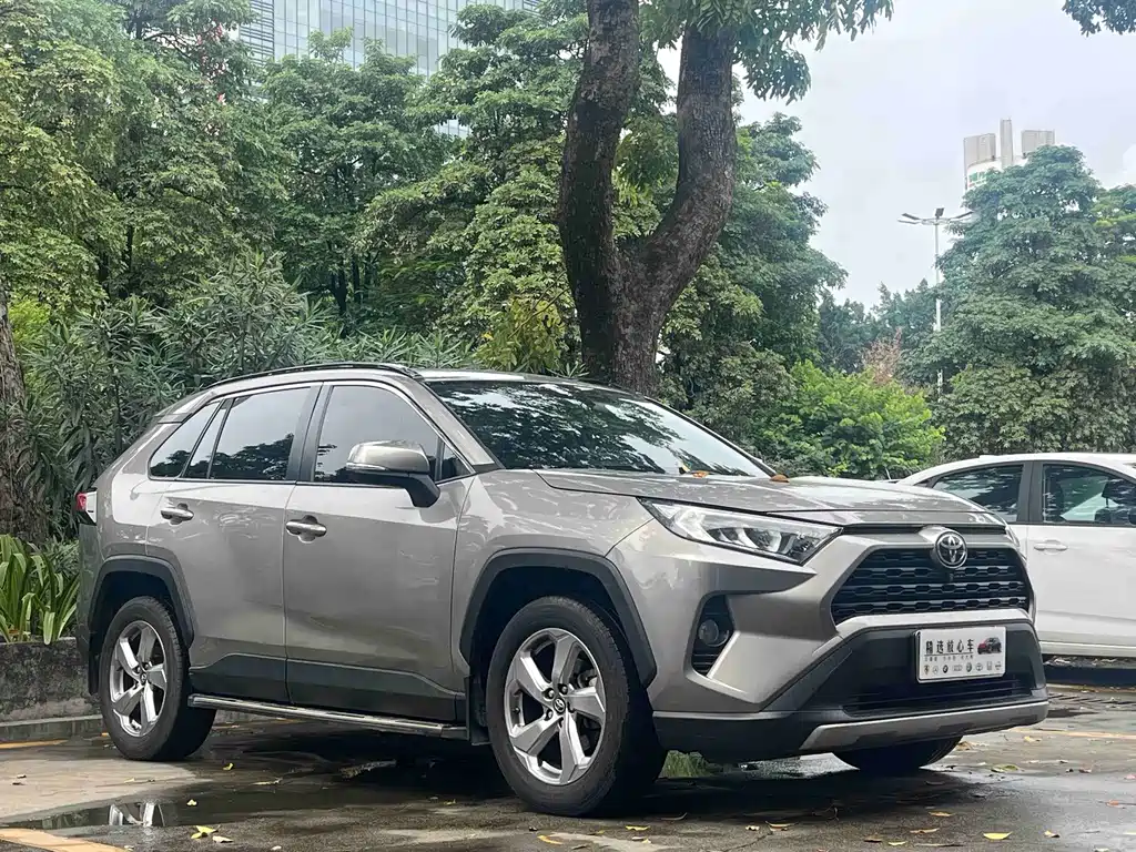 Toyota RAV4 — миниатюра 3