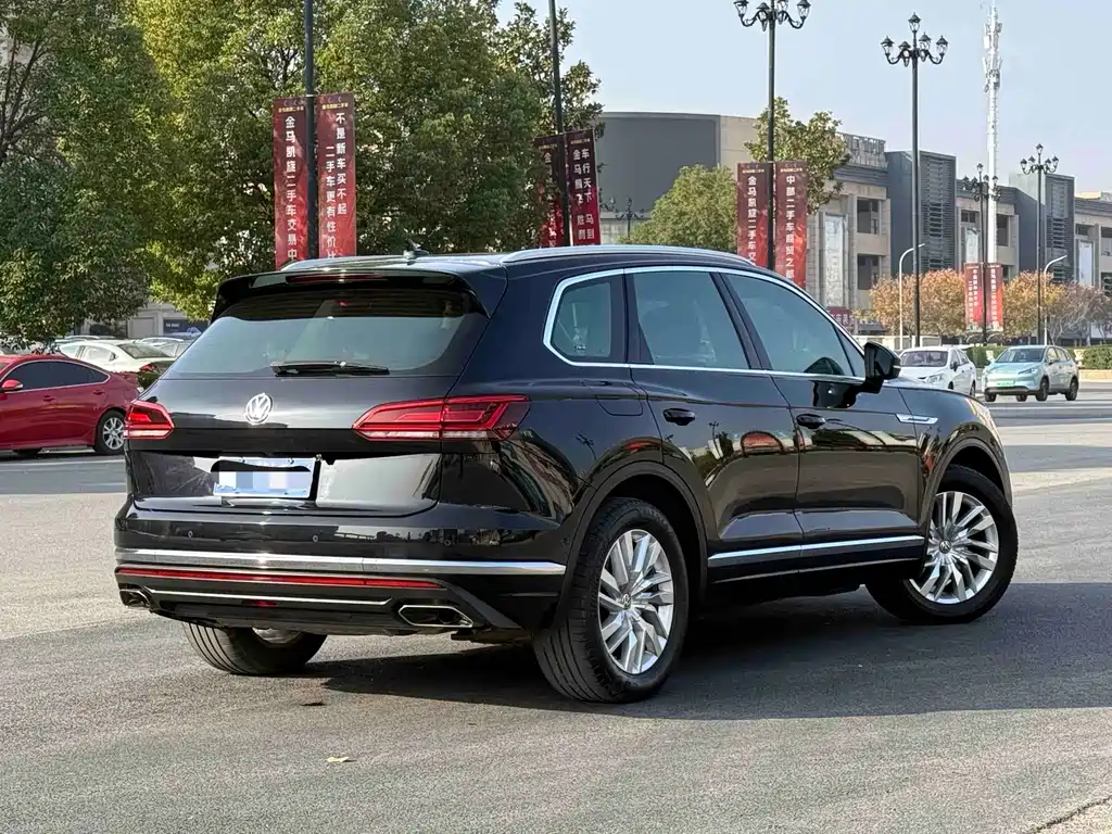 VOLKSWAGEN TOUAREG