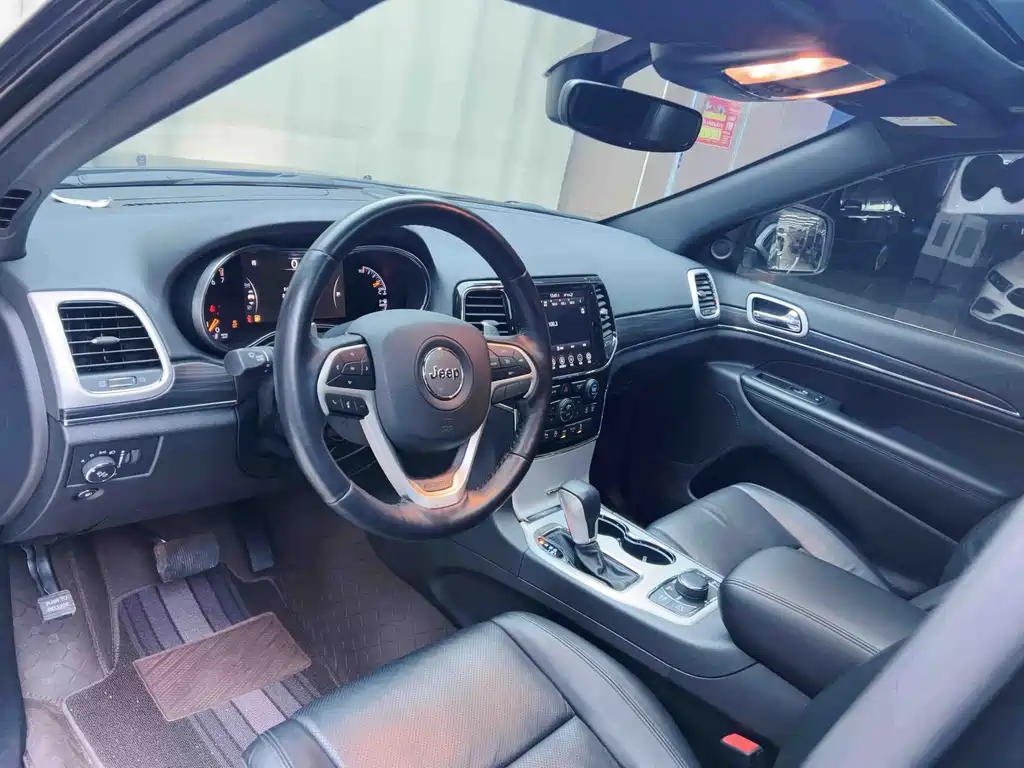 Jeep Grand Cherokee (Import) — миниатюра 6
