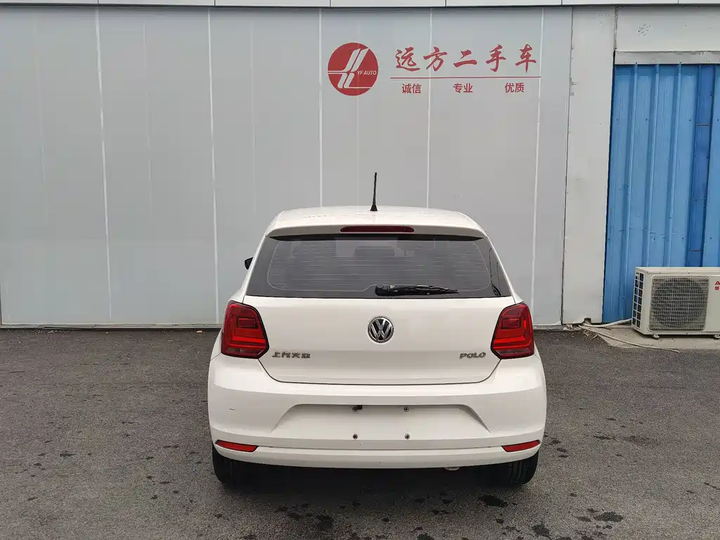 VOLKSWAGEN POLO