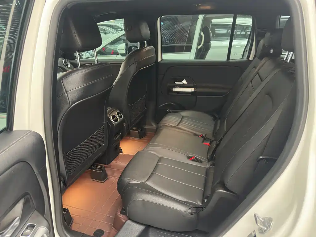 Mercedes-Benz GLB — миниатюра 10