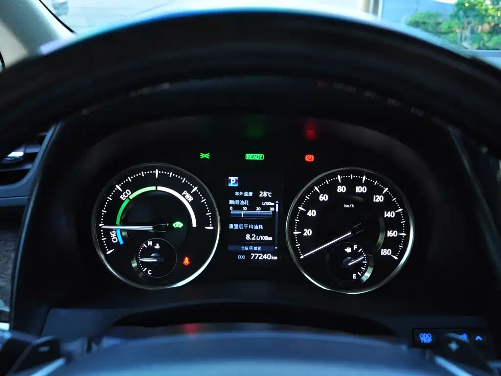 Toyota Alphard — миниатюра 14