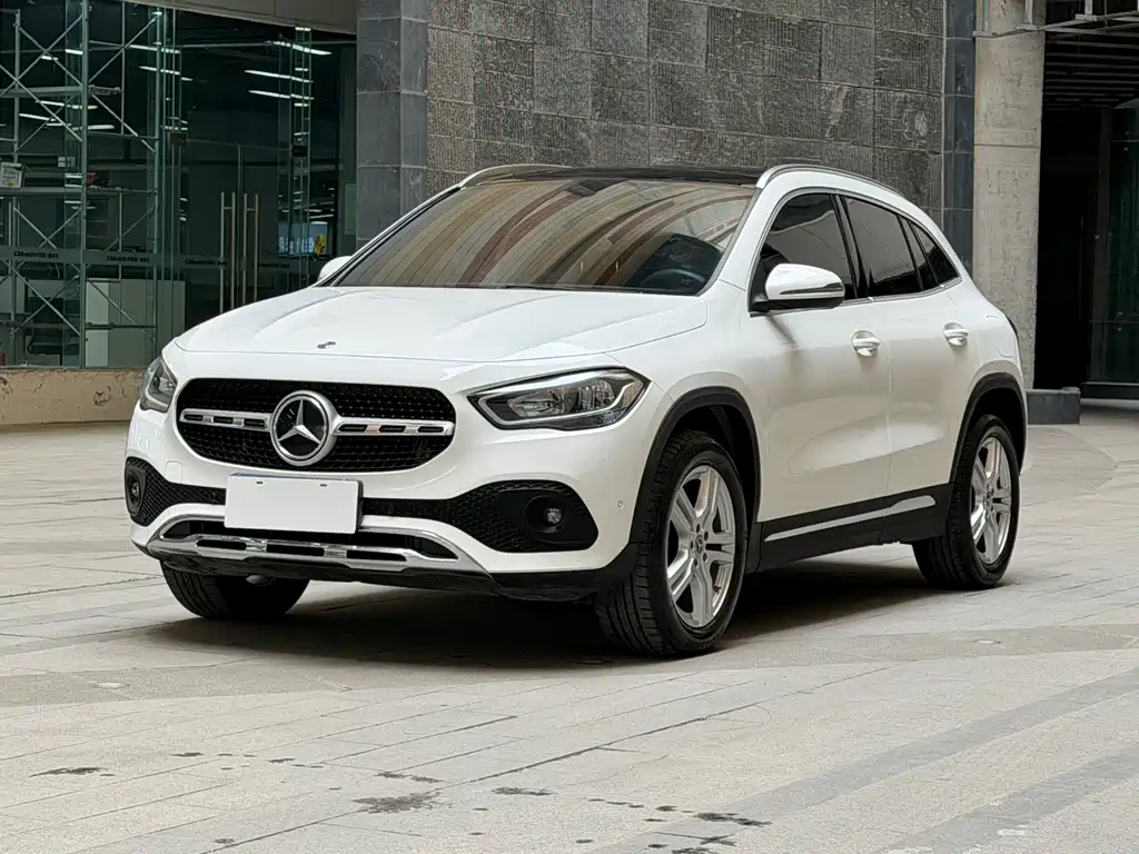 MERCEDES-BENZ GLA