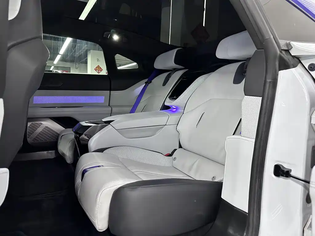 HiPhi HiPhi Z 2023 мест