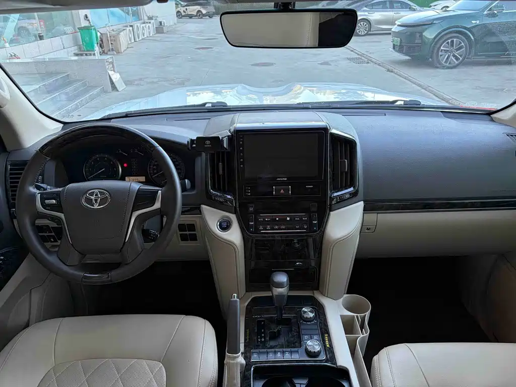Toyota Land Cruiser — миниатюра 6