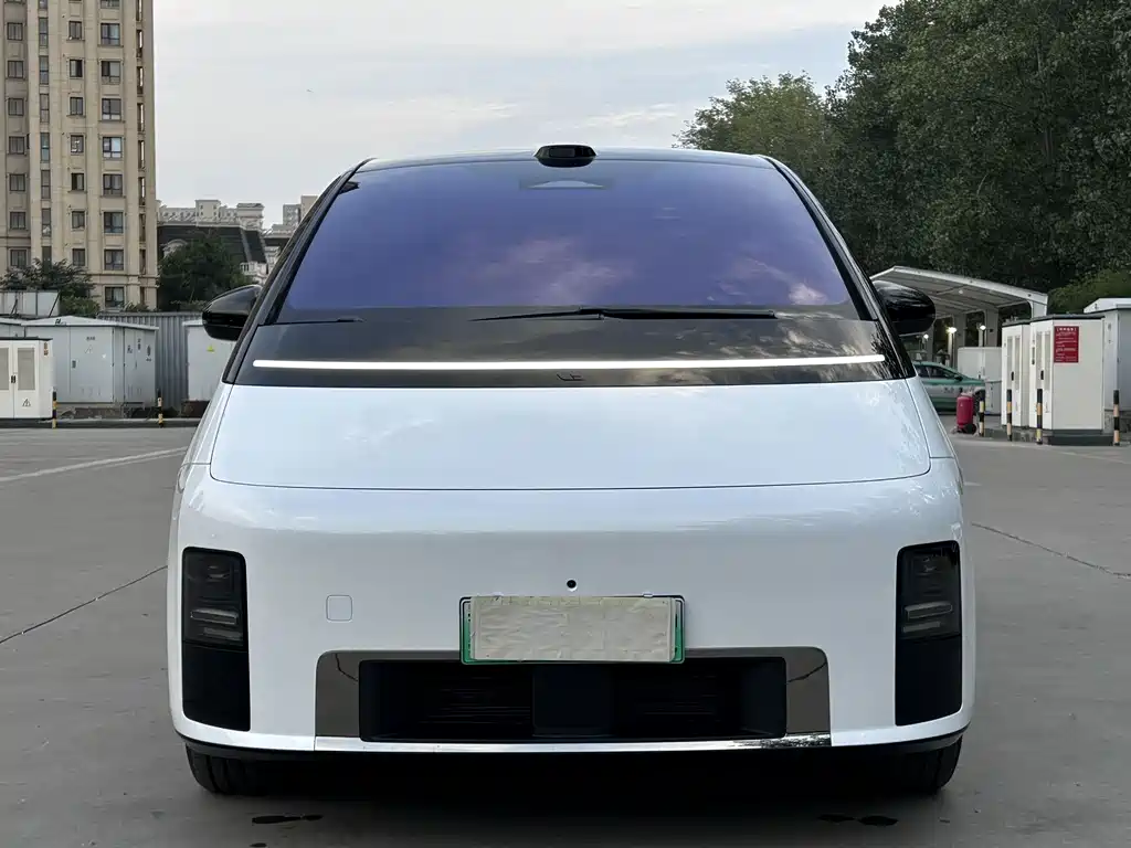 Li Auto Li MEGA — миниатюра 2