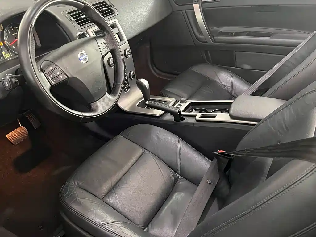 Volvo C70 — миниатюра 7