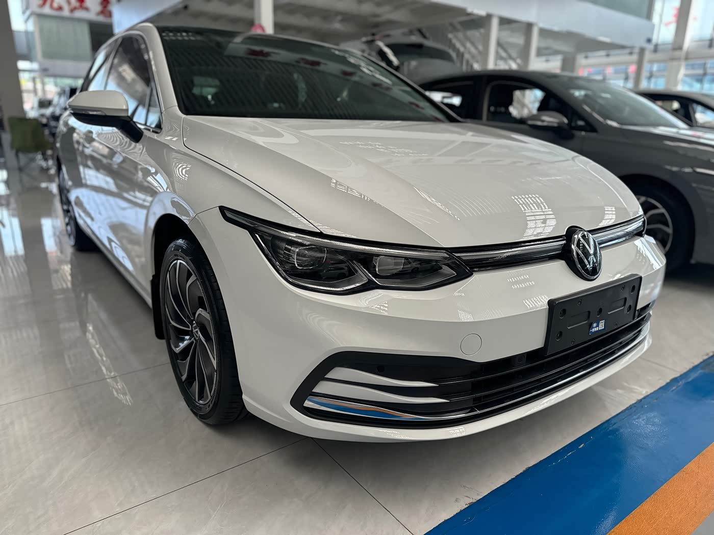 Volkswagen Golf 1.4 л 2022 г. Белый, пробег 27000 км