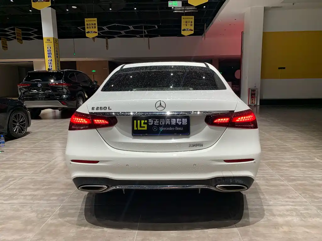 Mercedes-Benz E-Class — миниатюра 6