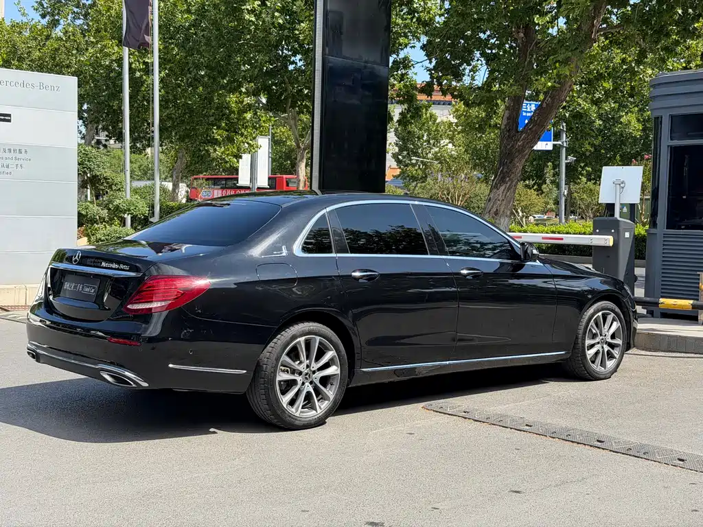 Mercedes-Benz E-Class — миниатюра 5
