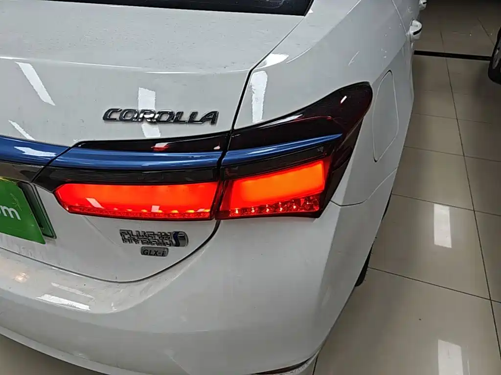 Toyota Corolla Hybrid — миниатюра 8