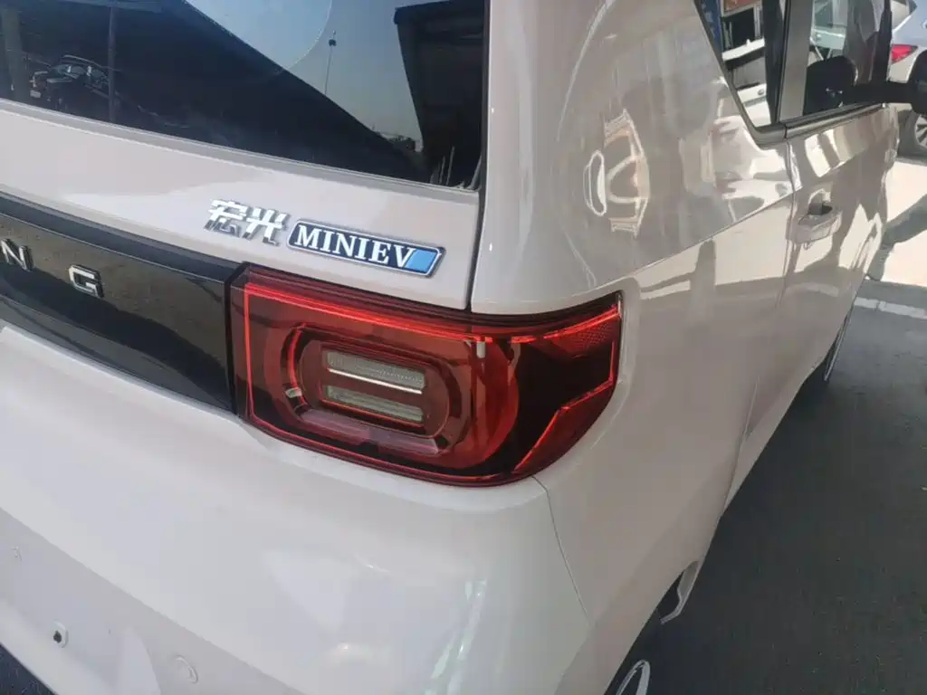 Wuling MINIEV — миниатюра 8