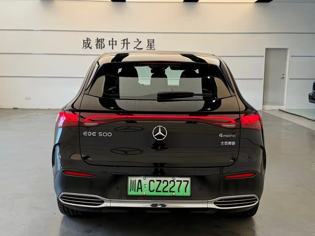 Mercedes-Benz EQE SUV — миниатюра 6