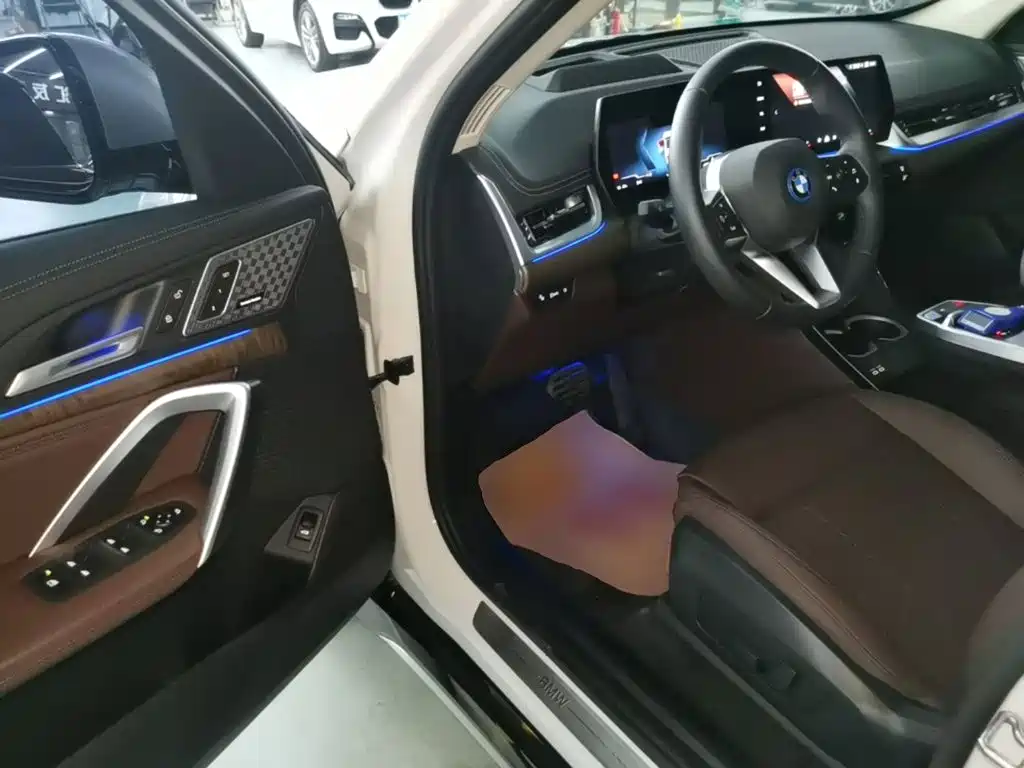 BMW iX1 — миниатюра 16