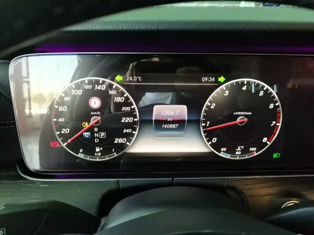 Mercedes-Benz E-Class — миниатюра 12