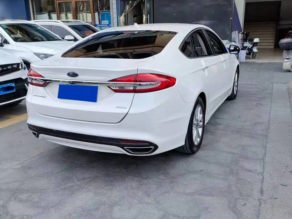 Ford Mondeo — миниатюра 9
