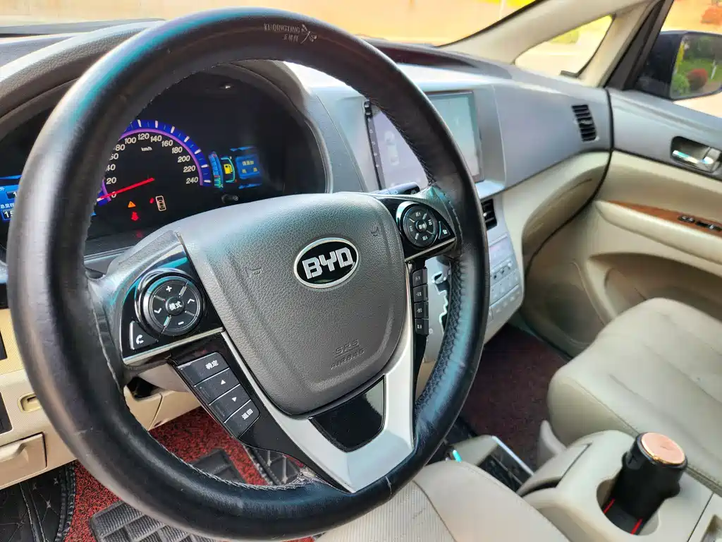 BYD M6 — миниатюра 19