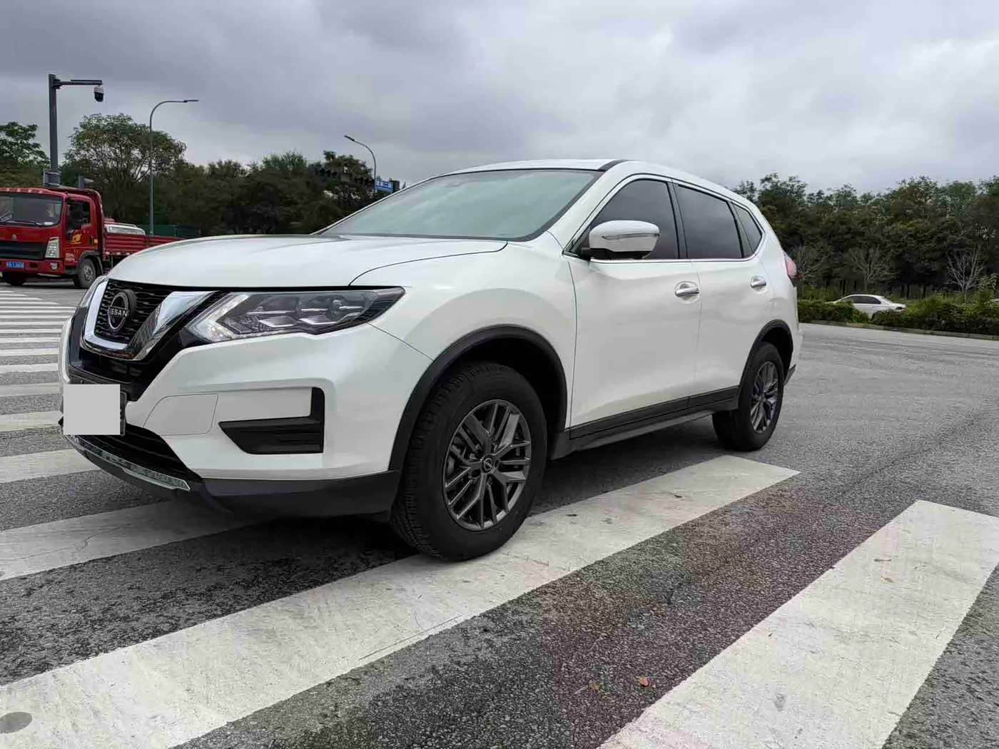 Nissan X-Trail 2.0 л 2026 г. Белый, пробег 10000 км