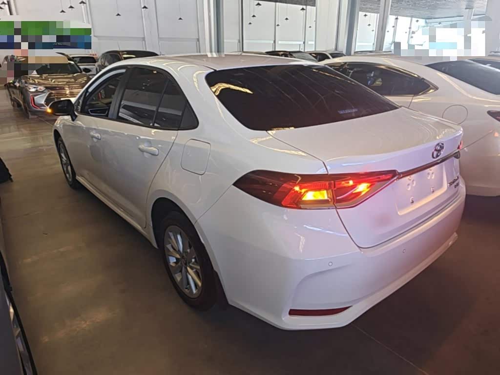 Toyota Corolla 1.2 л 2022 г. Белый, пробег 29900 км
