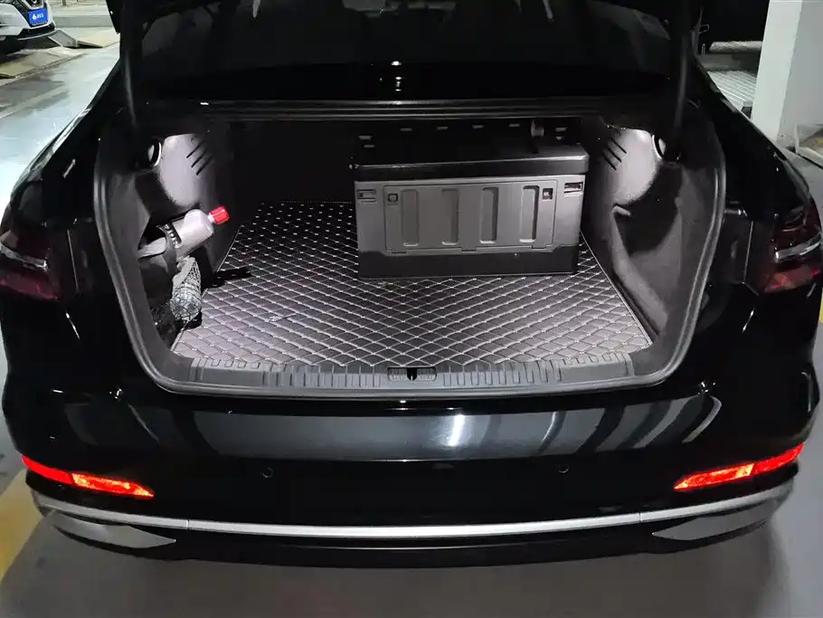 Audi A6L 2023 40 TFSI Luxury