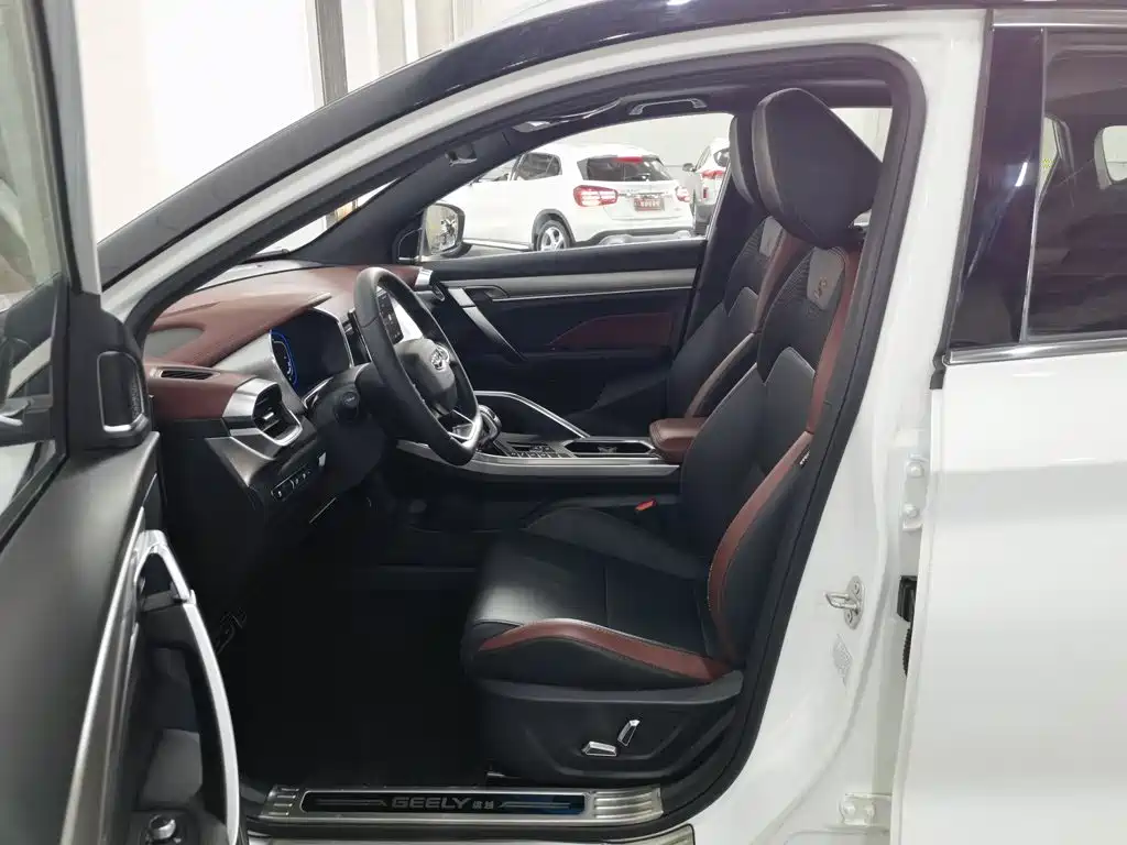 Geely Binyue — миниатюра 10