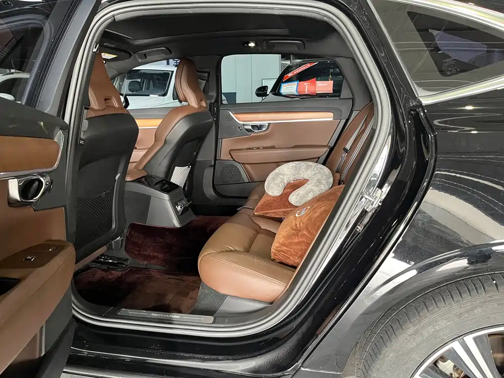 Volvo S90 PHEV — миниатюра 9