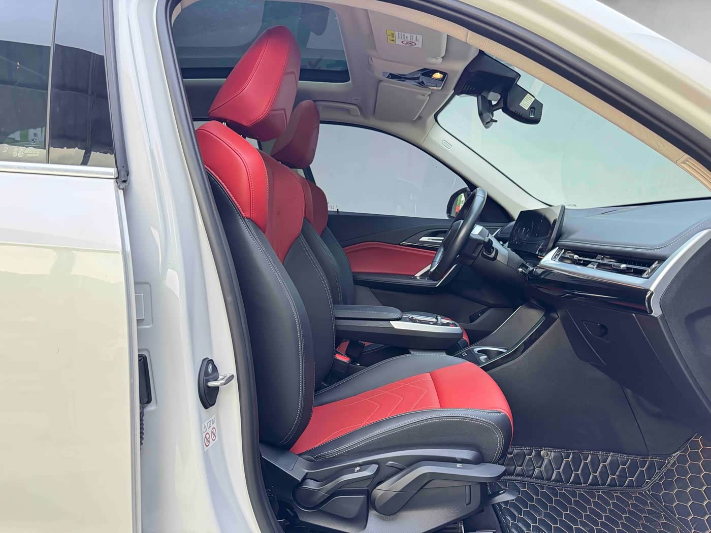 BMW X1 1.5 л 2023 г. Белый, пробег 30000 км
