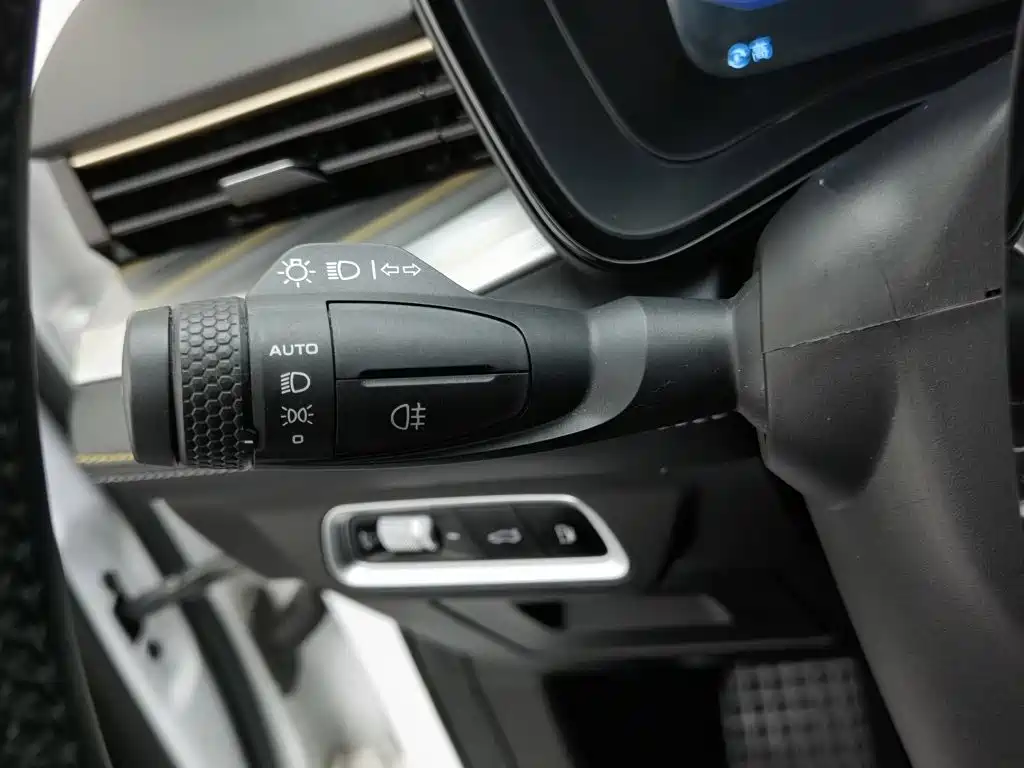 Geely L HiP — миниатюра 21