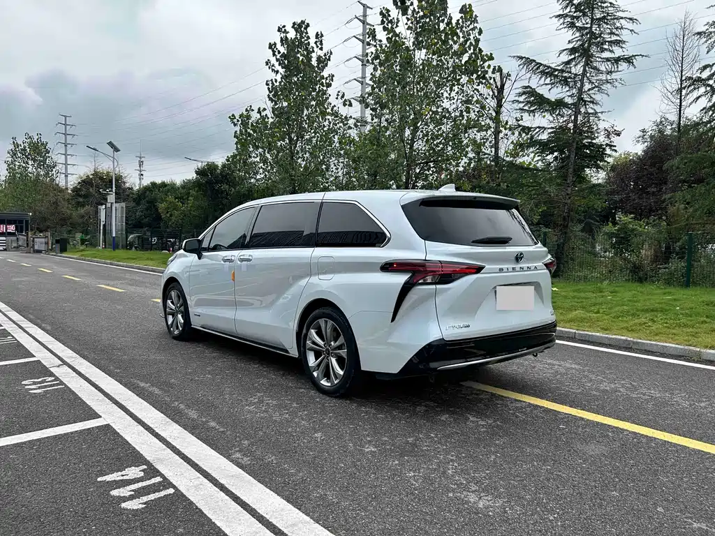 Toyota Sienna — миниатюра 18