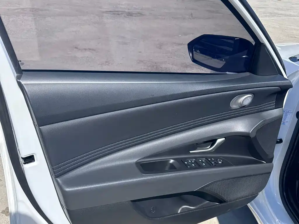 Hyundai Elantra — миниатюра 20